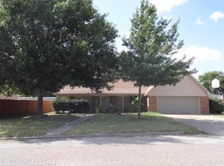 802 Crestline Dr, Mexia, TX 76667