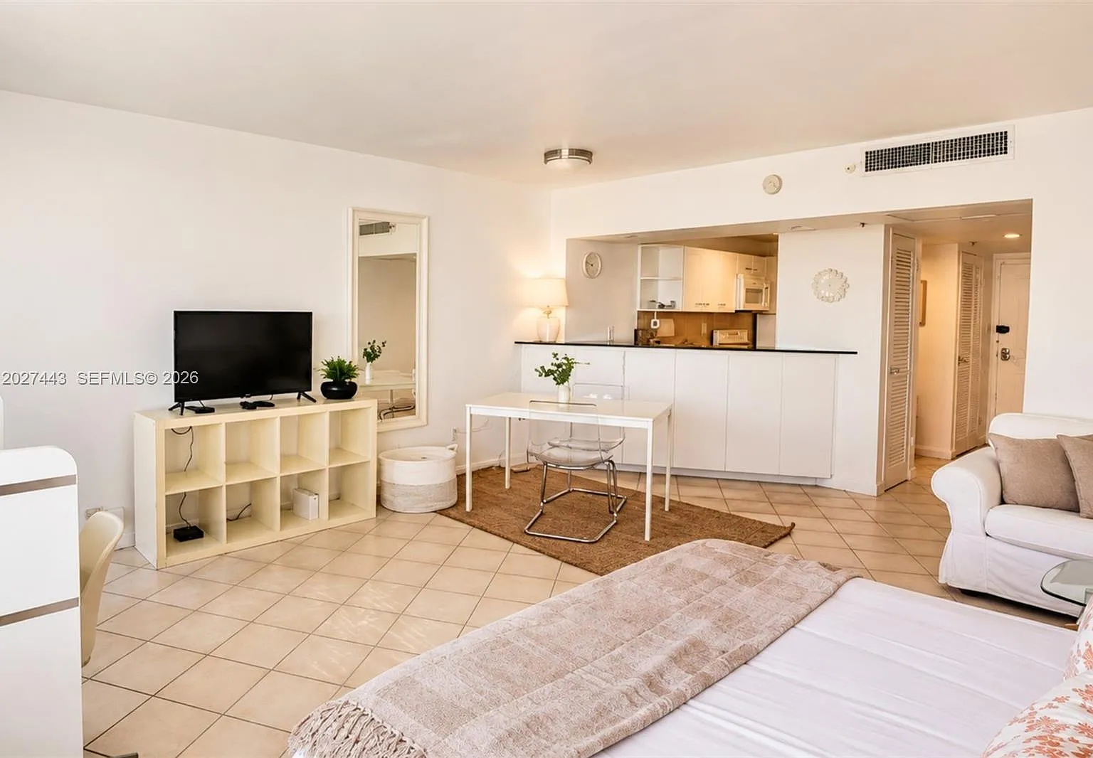 The Decoplage Condo — Photo 4