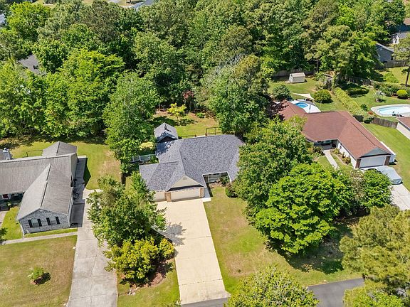 2nd image of 205 Prestwick Rd.