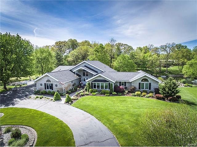 1st image of 5 Brandonwood Dr