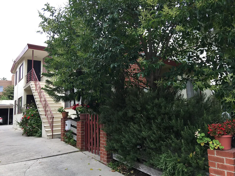 10767 1/2 Lawler St