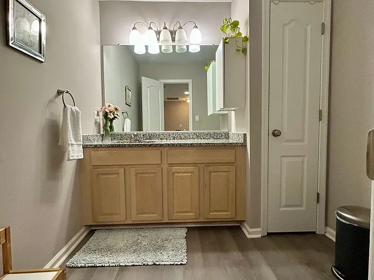 2113 Livingston St — Photo 21