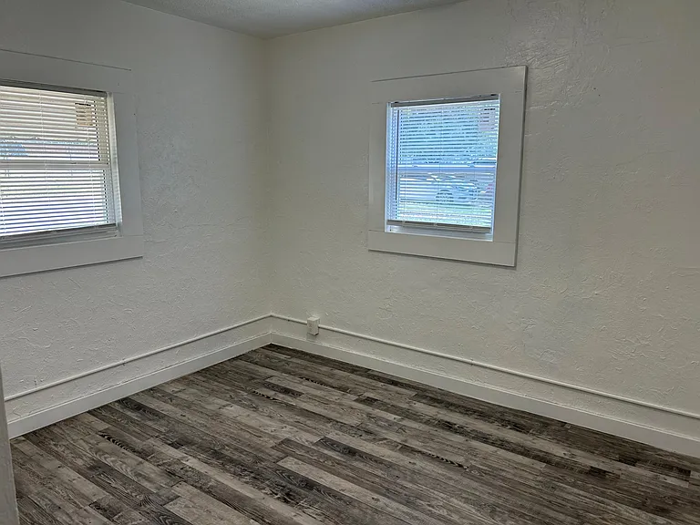 106 S Monroe Ave — Photo 15