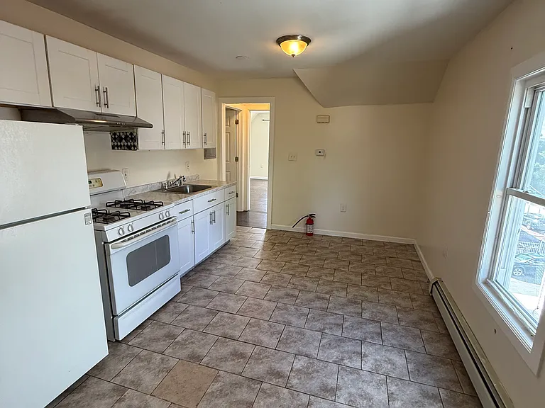 745 E 22nd St #3 — Photo 2