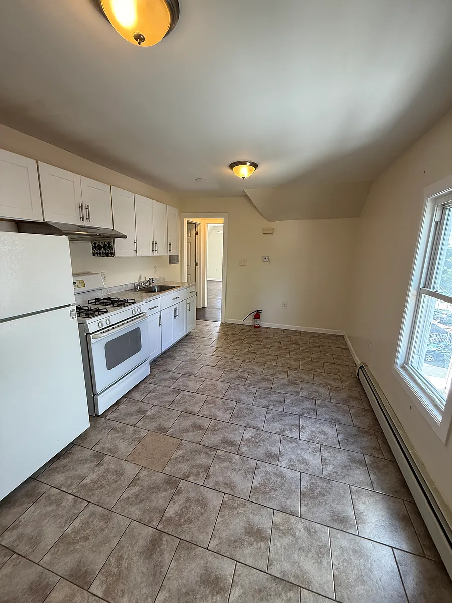 Building Photo - 745 E 22nd St #3