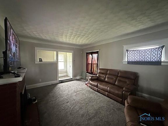 3rd image of 1543 South Ave