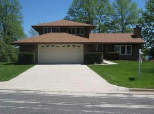 942 Jessie Ln, Random Lake, WI 53075