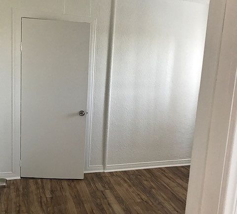 4th image of 1150 W 88th St #6