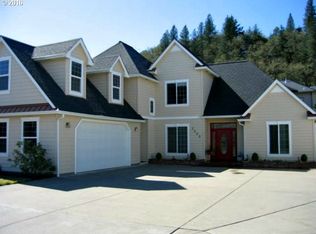 2400 NW Canterbury Dr, Roseburg, OR 97471