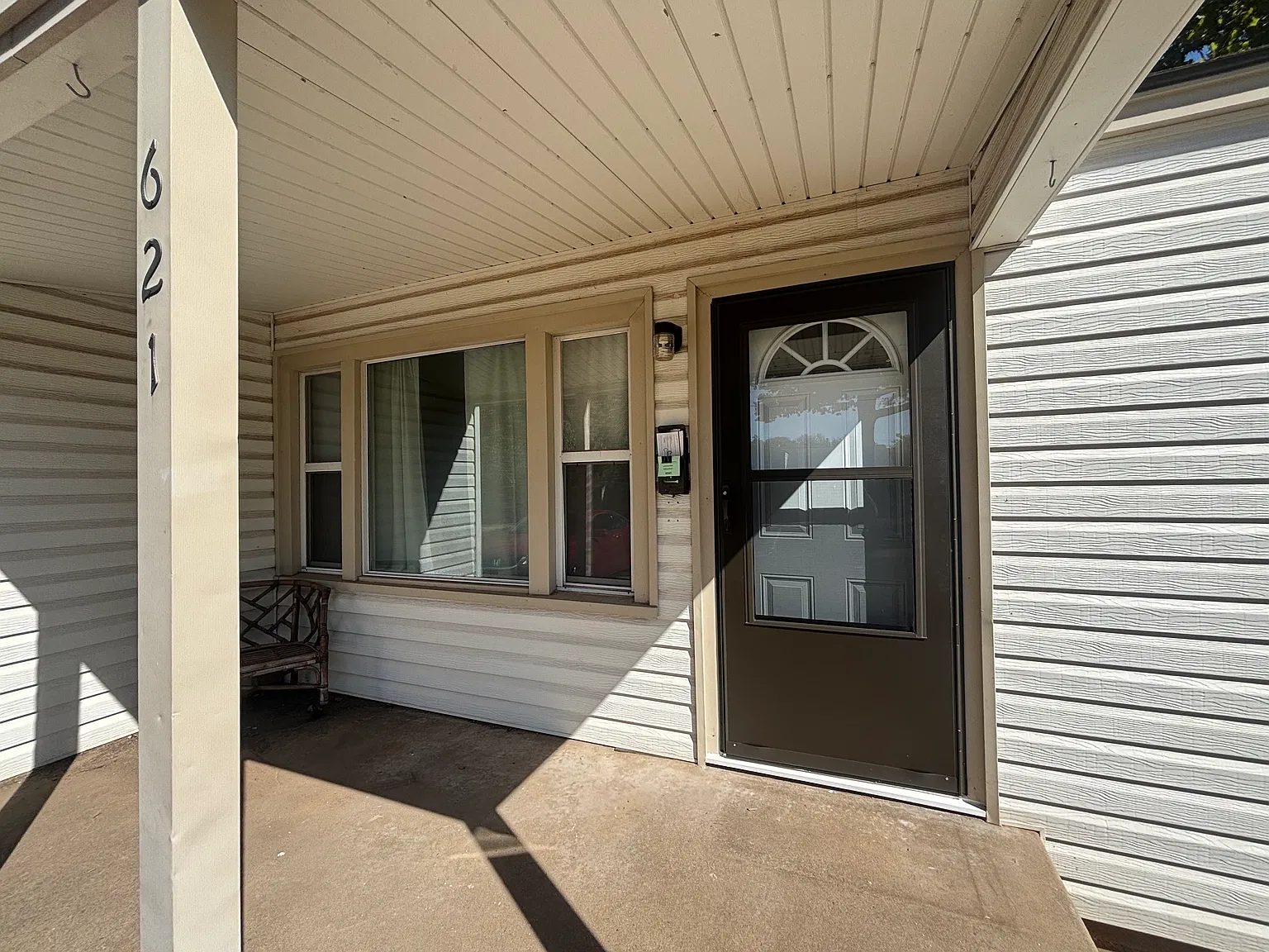 2 bed, 696 sqft, $1,100 — Photo 2