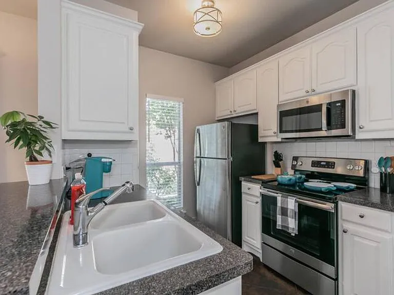 2803 Frazier Ave — Photo 9