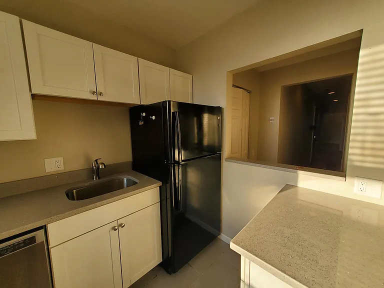 1302 Buena Vista St #3 — Photo 6