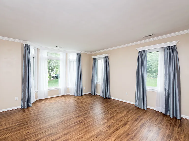 4501 Van Dyck Dr — Photo 6