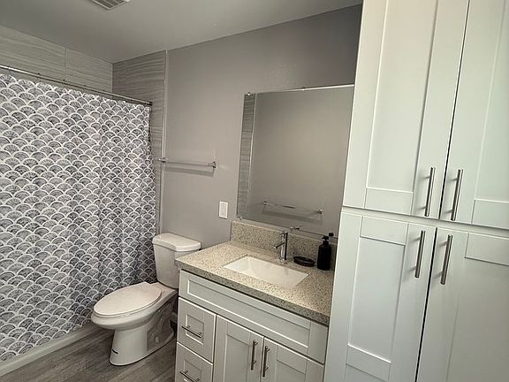 4th image of 5276 Imperial Ave #0