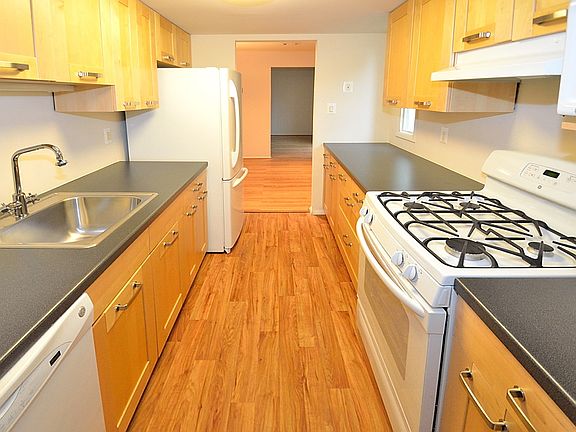 5th image of 12707 Kingsbury Ct