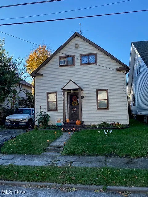 1701 Galion Ave photo 1