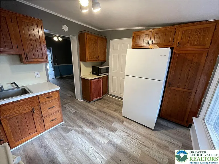 944 W Gordon St — Photo 6
