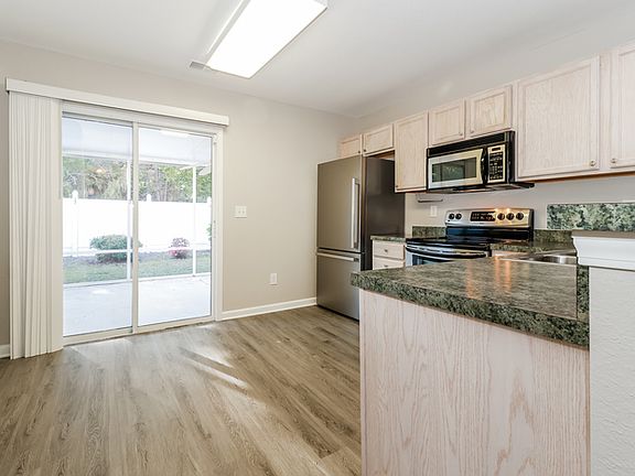 5th image of 3029 Hollybrooke Dr