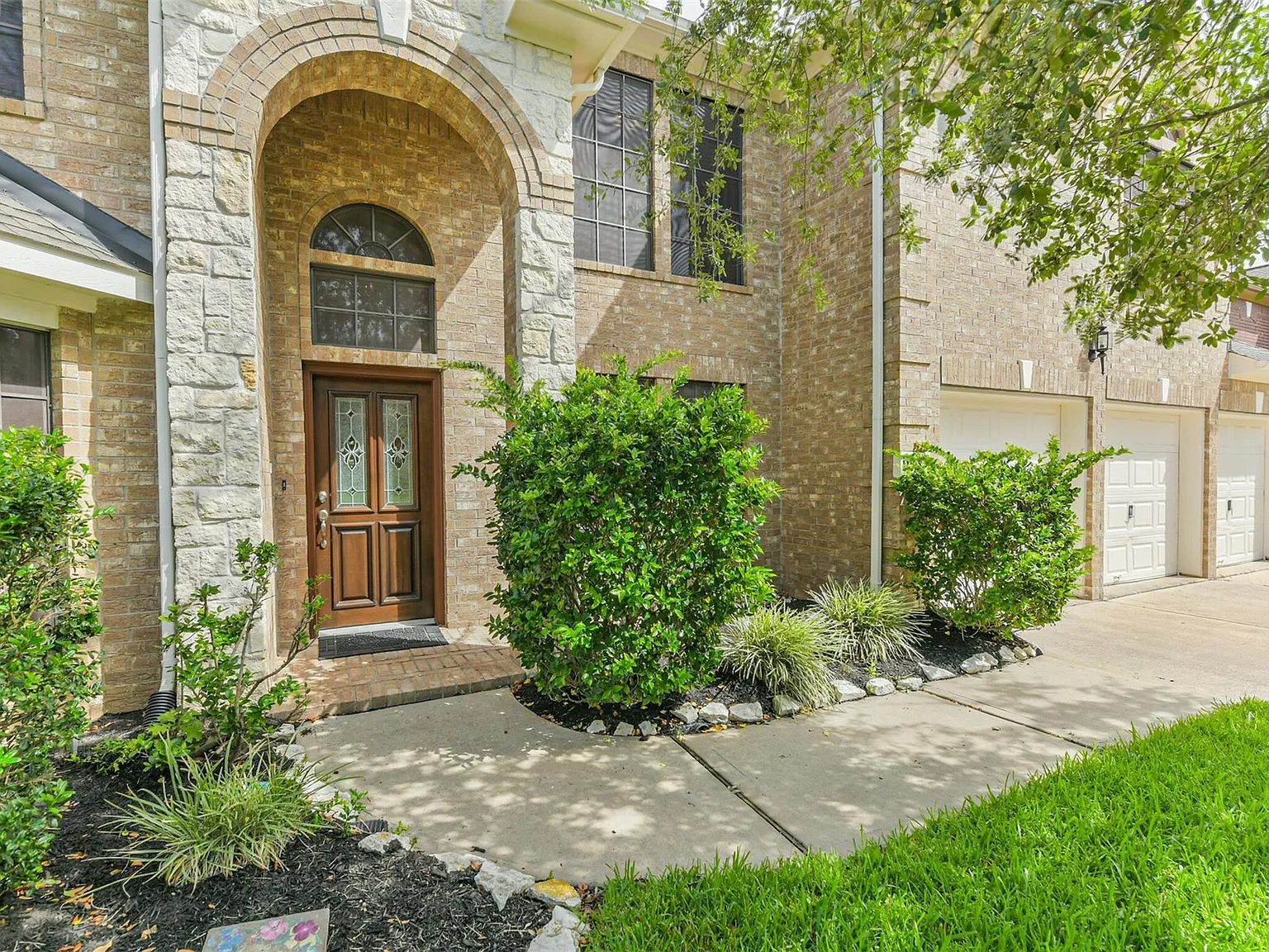 5 bed, 3.5 bath, 4135 sqft, $3,650 — Photo 4