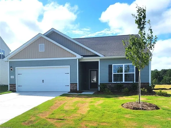 305 Dixieland Ct, King, NC 27021