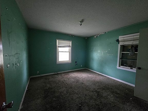 5th image of 749 E Oakdale Ave