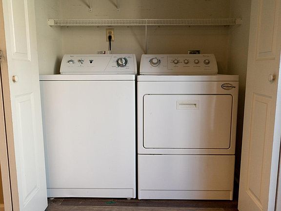 5th image of 870 E Sherwood Hills Dr