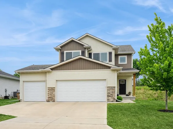 1085 Juniper Dr, Carlisle, IA 50047