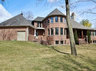 1021 Thornberry Creek Dr, Hobart, WI 54155