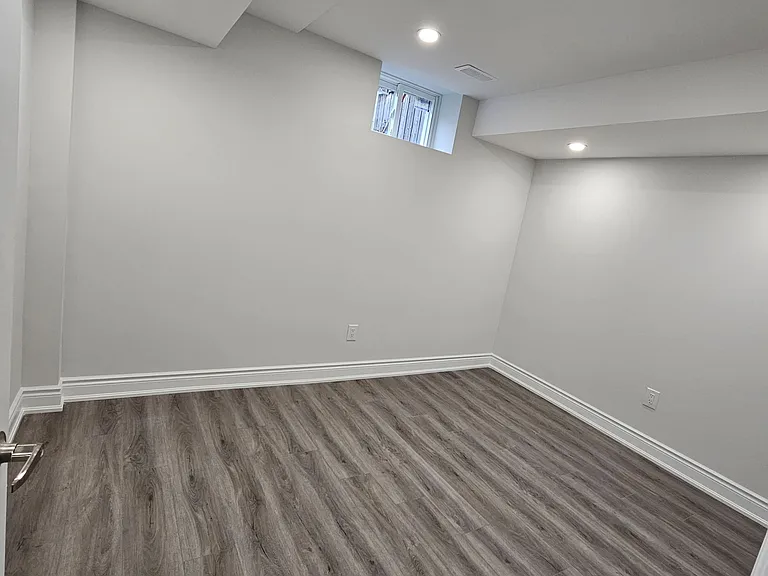 95 Northglen Blvd #BASEMENT — Photo 6