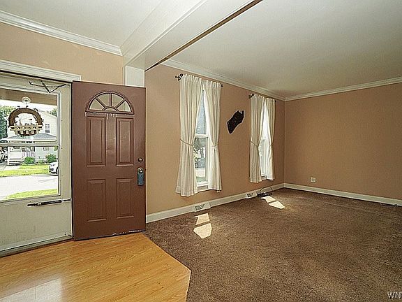 4th image of 192 Saxton St