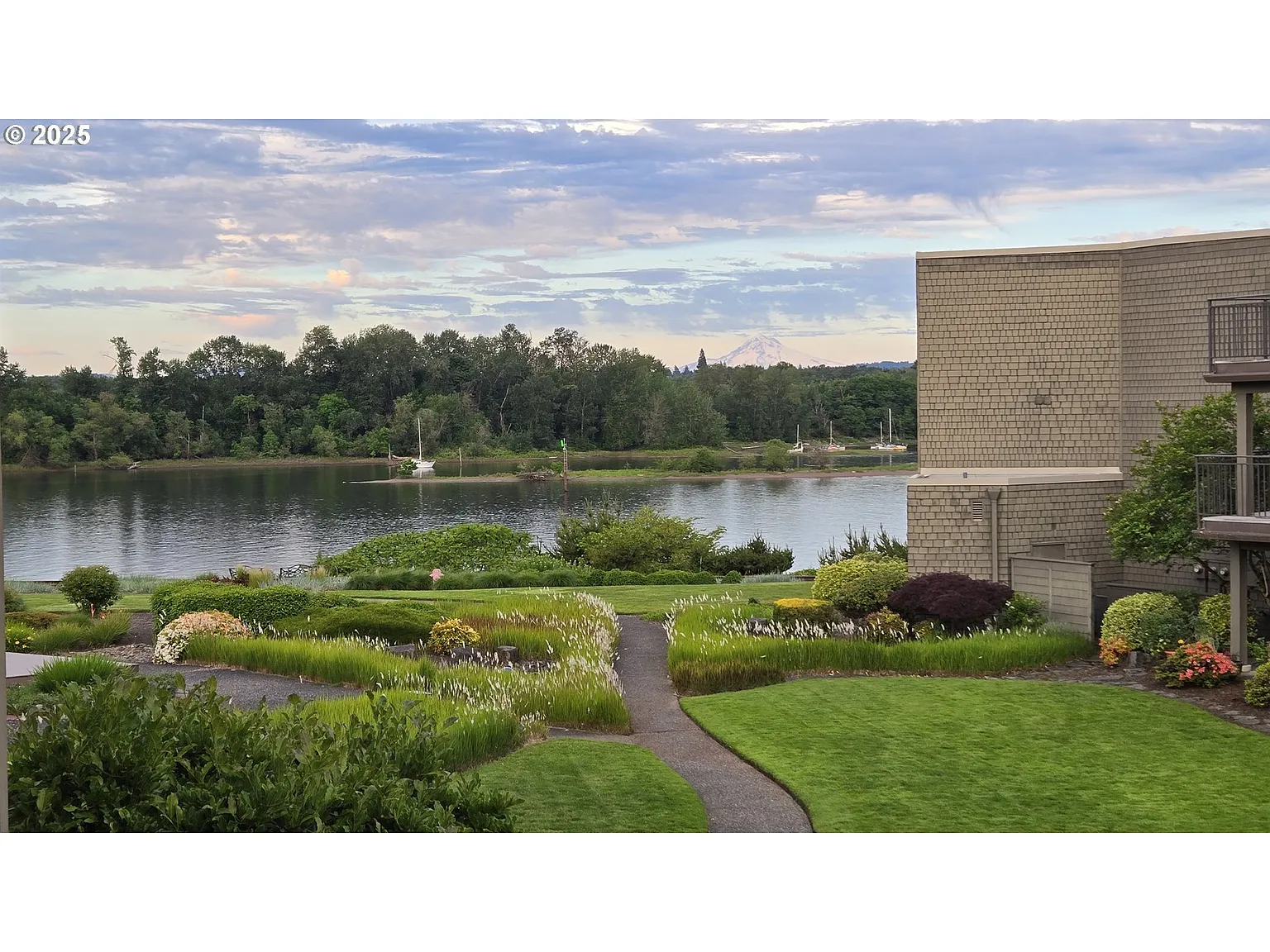 5624 S Riverside Ln photo 1