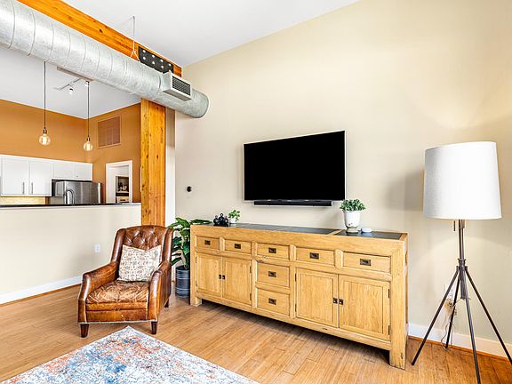 5th image of 2502 Live Oak St APT 338