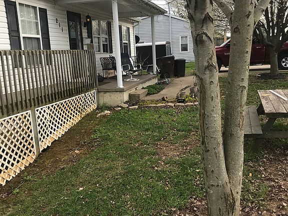 5th image of 211 Willow St