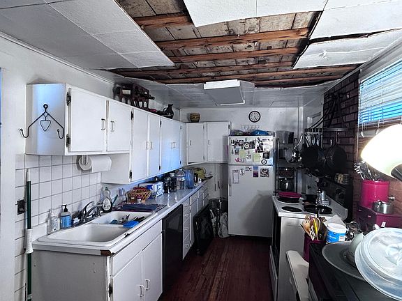 2nd image of 1777 Magnolia Ave
