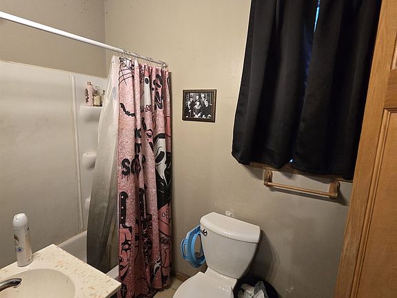 5th image of 320 Highland Ave
