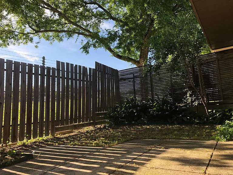 418 Ira Ave — Photo 6