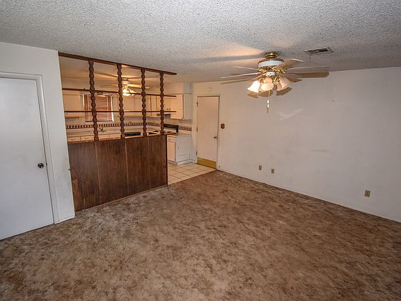2nd image of 410 Hoover Cir