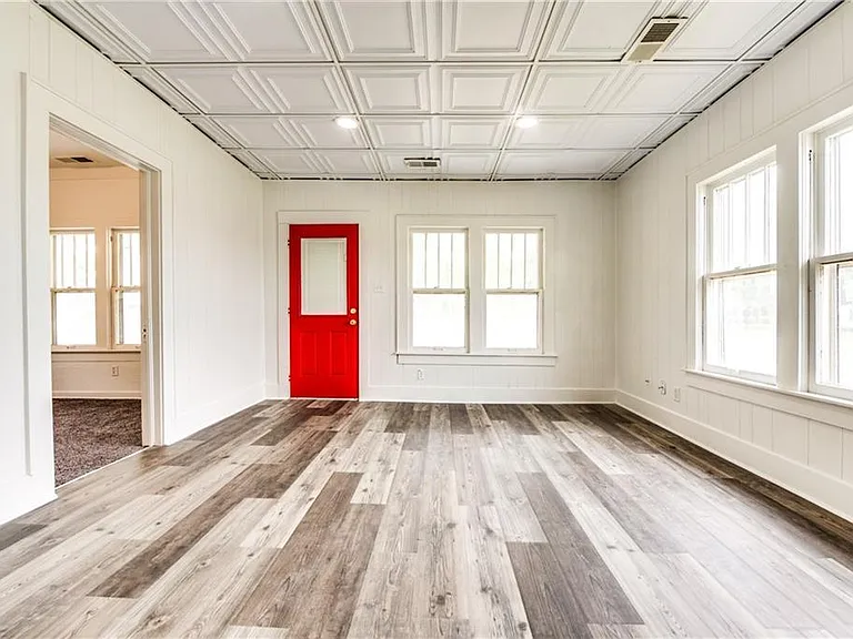 1301 S 18th St — Photo 3
