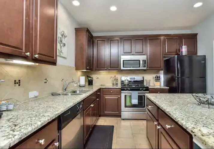 323 Sycamore St — Photo 12