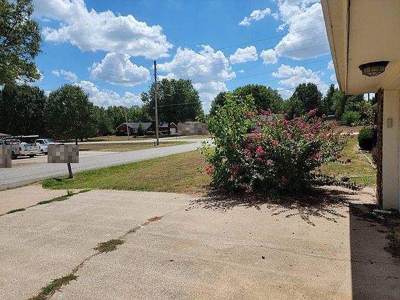 4th image of 2501 Rolling Green Dr