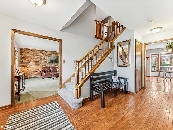 3rd image of 224 Hillandale Dr