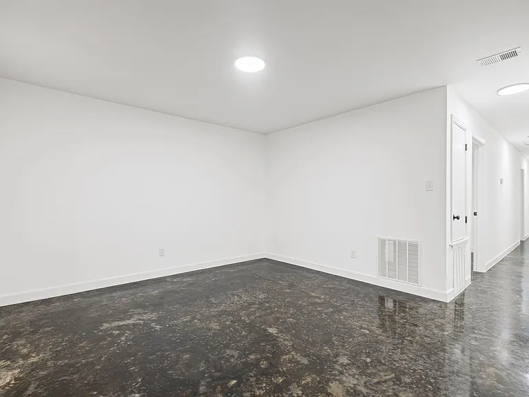3187 Millwood Rd — Photo 5
