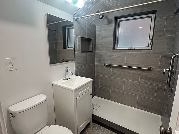 4th image of 8 Garden Ct APT 5