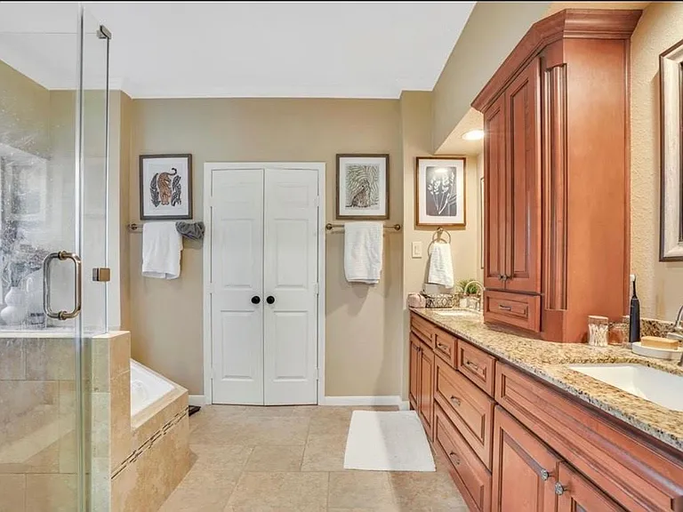18214 Spruce Creek Dr — Photo 24
