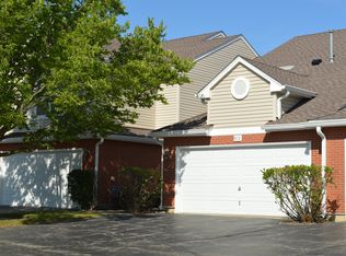 812 Old Checker Ct, Buffalo Grove, IL 60089