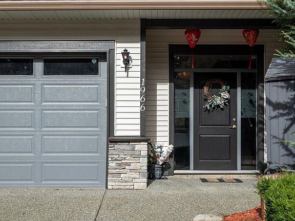 3rd image of 1966 Camas Rd