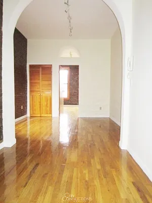 Rented by City Connections Realty | media 3