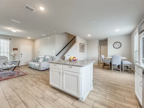 926 Hurstwood Dr, Van Alstyne, TX 75495