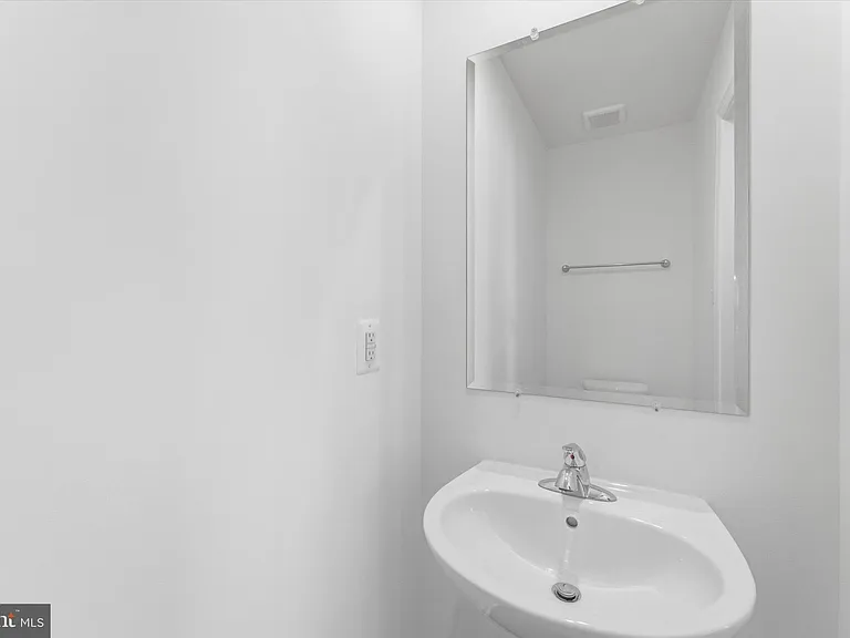 501 Fontana Cir — Photo 12