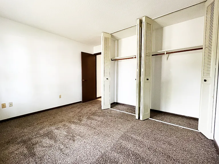 Hilltop Lane Apartments — Photo 8